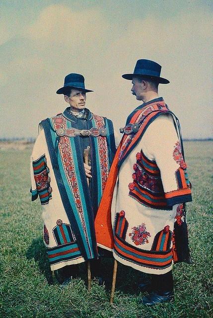 Венгерский национальный костюм - вышитая радость, фото № 14