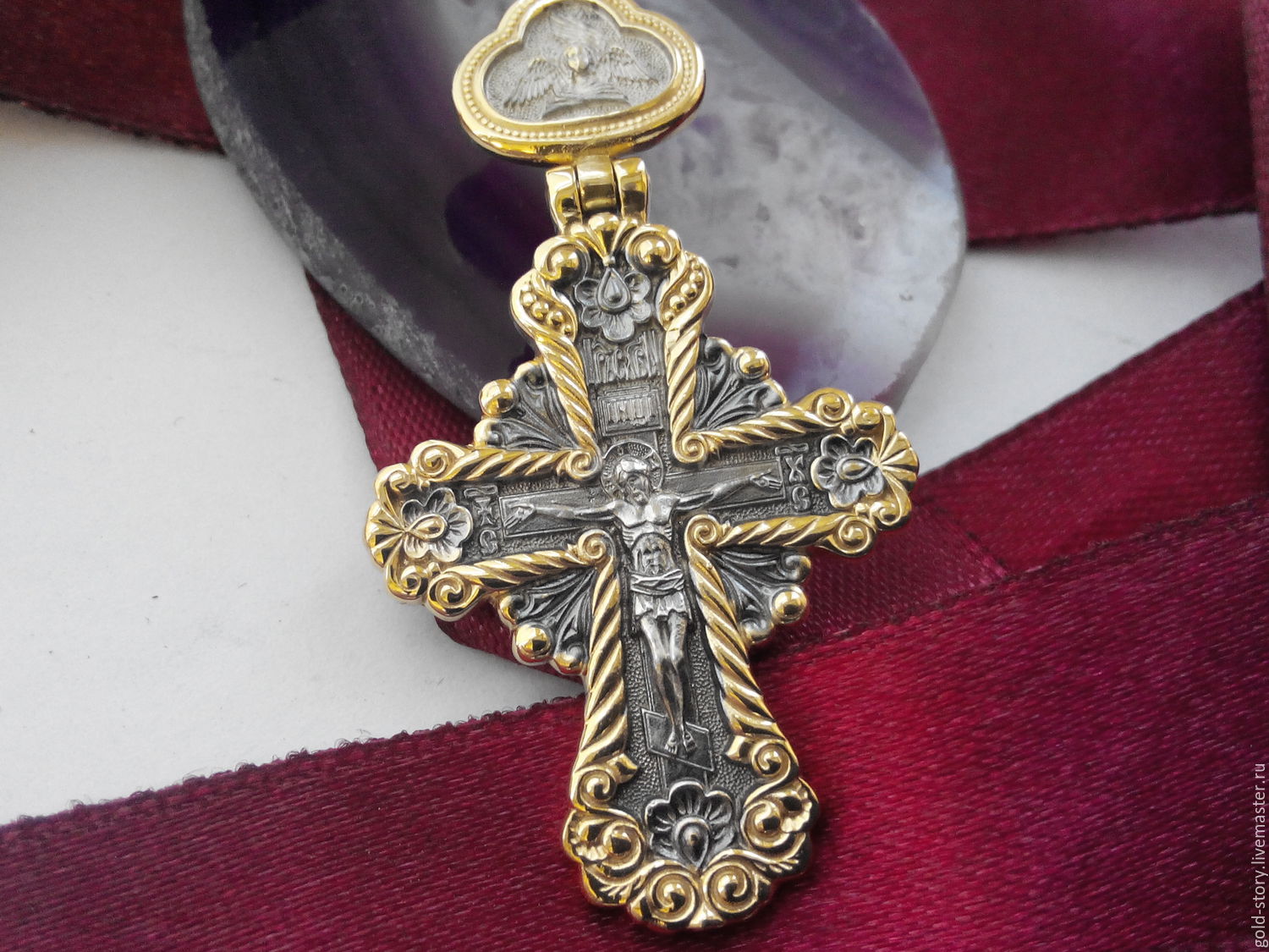 Крестики серебряные с золотом. Крест золото с серебром. Крестик мужской. Красивый крестик. Нагрудный крестик.