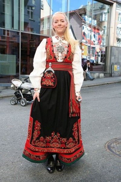 96dcd14634cffd6ef2b67676609803aa--the-culture-norwegian-folk-costume.jpg