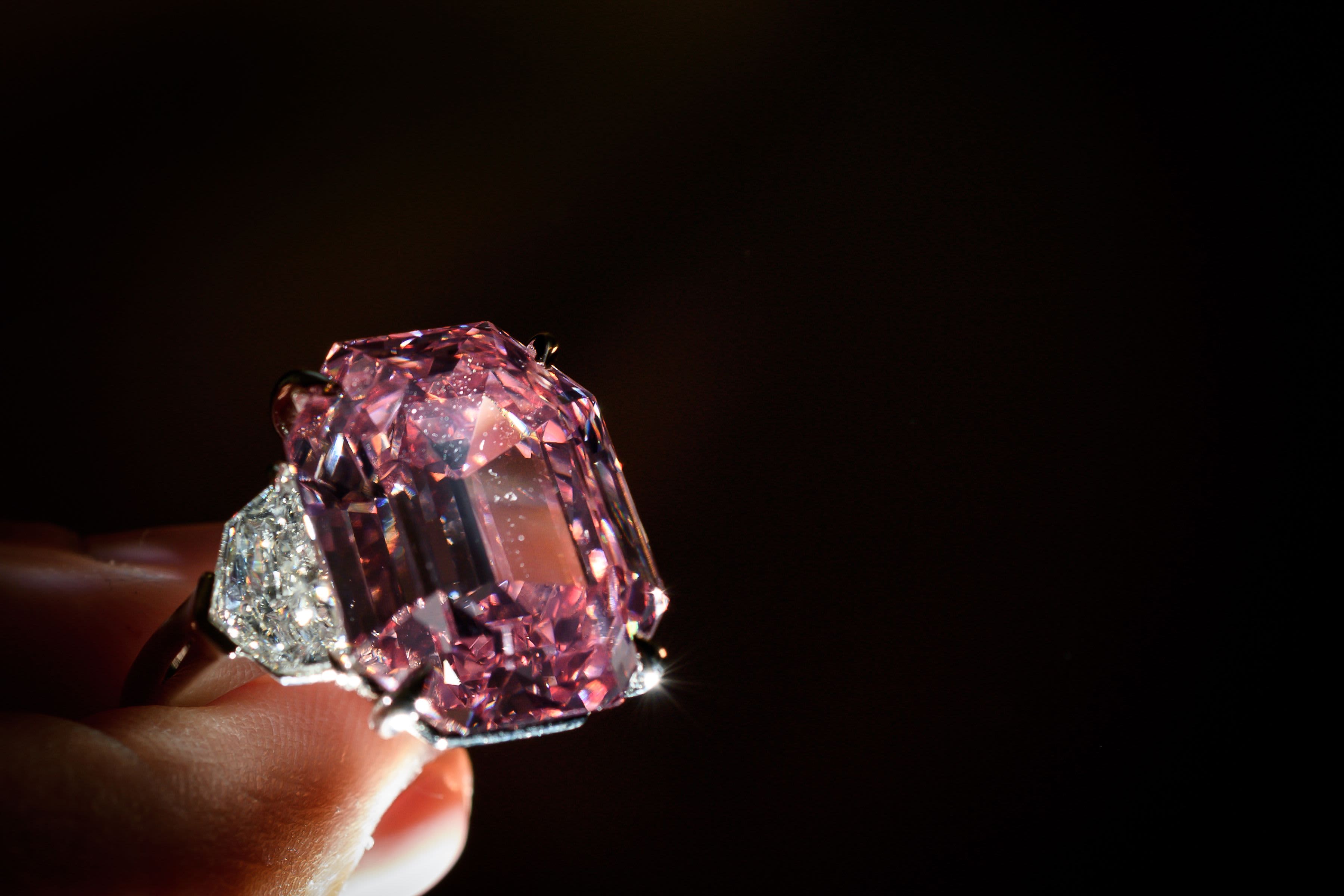 Алмаз драгоценность. Кольцо Graff Pink Diamond.