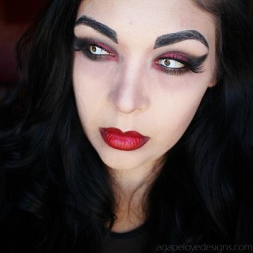 Макияж вампира для детей. Как сделать макияж «Вампир» на Хэллоуин для девушек своими руками – пошаговый мастер-класс с фото