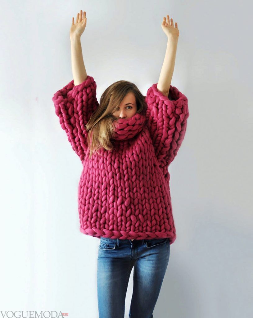 свитер крупной вязки розовый
